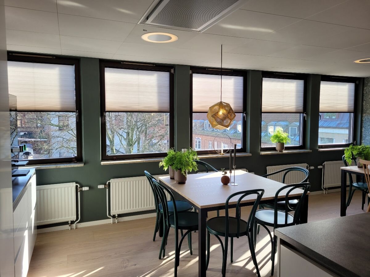 plisségardin i varberg plisségardiner på kontor